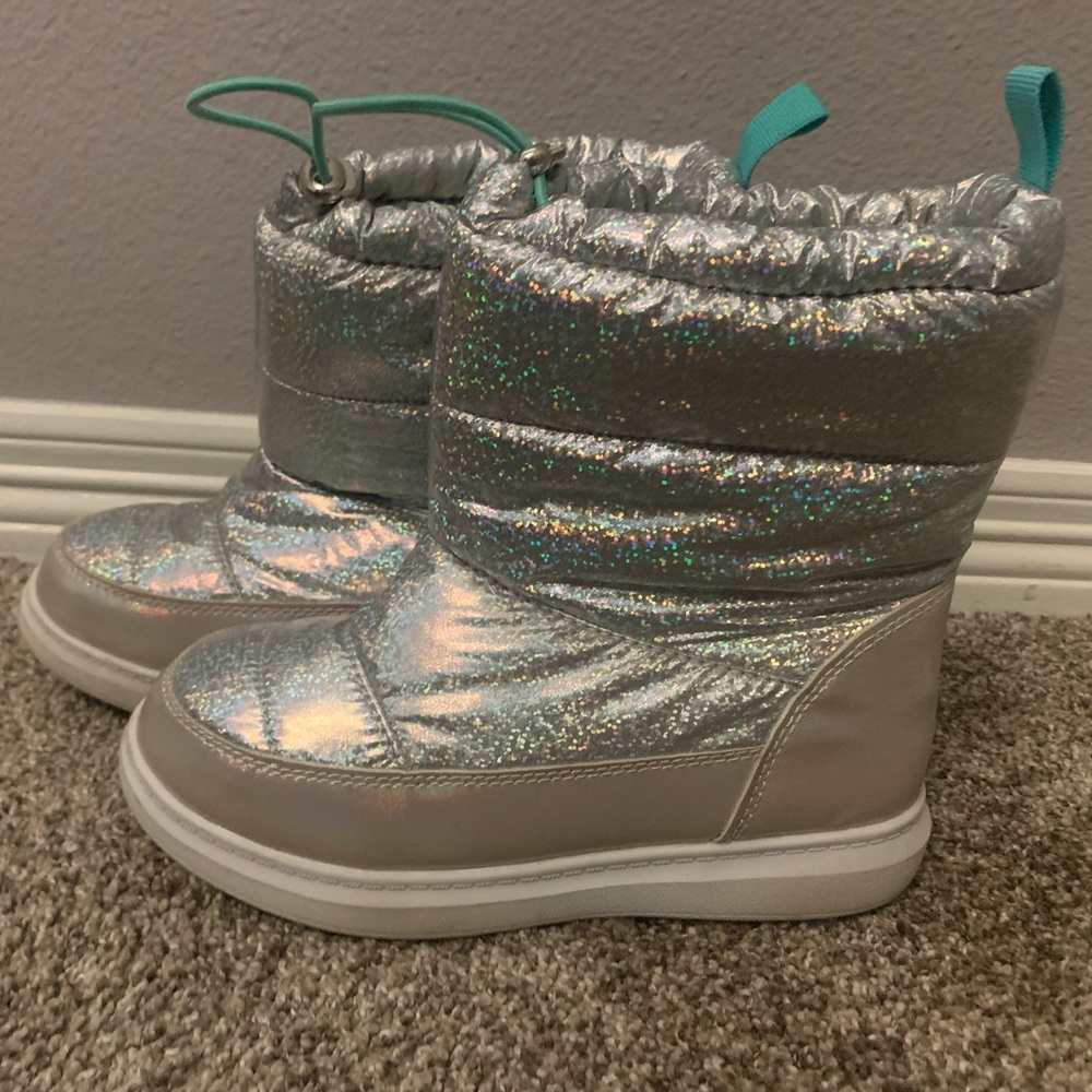 Magellan boots, size 3